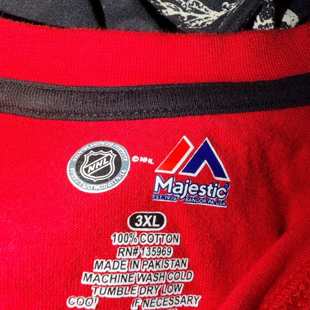 Majestic Red NHL Graphic Tee
